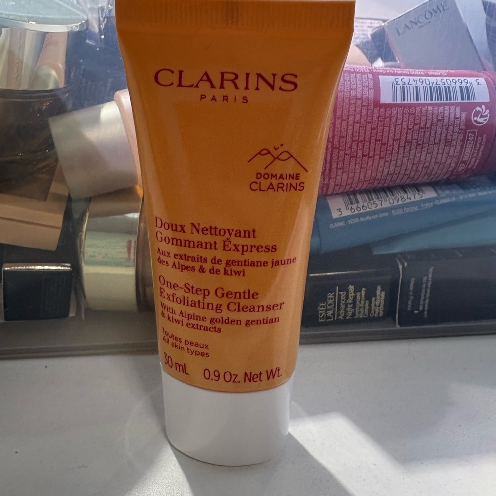 Clarins One-Step Gentle Exfoliating Cleanser
